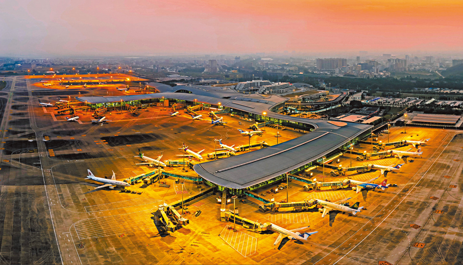 ●潮汕機場形成通達周邊省市的「2小時飛行圈」與經潮汕中轉東南亞地區的便捷航線網絡。 香港文匯報揭陽傳真