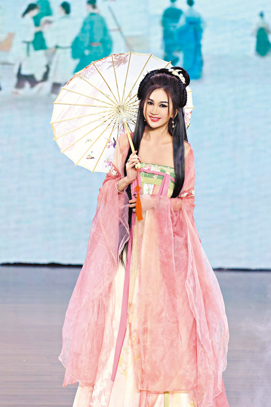 ●溫碧霞化身為初入宮廷的純情「妲己」。   受訪者供圖