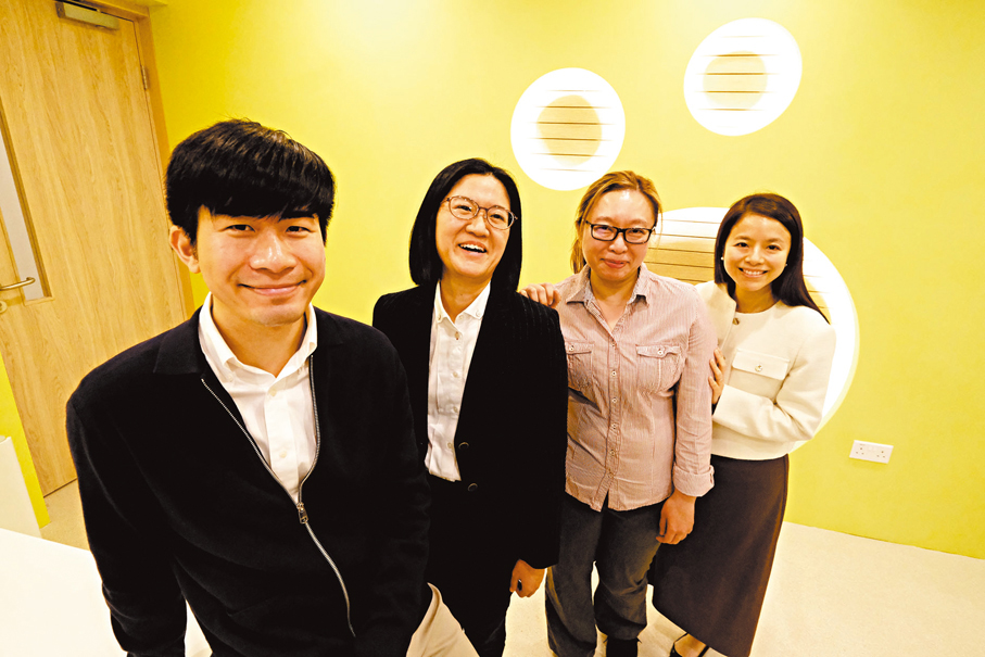 ●左起：漁護署獸醫師（動物管理） 關晉樂、獸醫師（簽證及認證）余栩慧、獸醫師（動物疾病）吳雪兒及獸醫師（動物管理）（發展）余欣庭。香港文匯報記者涂穴  攝