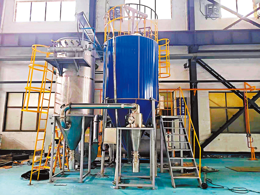 ●清瓷科技使用的國產噴霧乾燥塔。