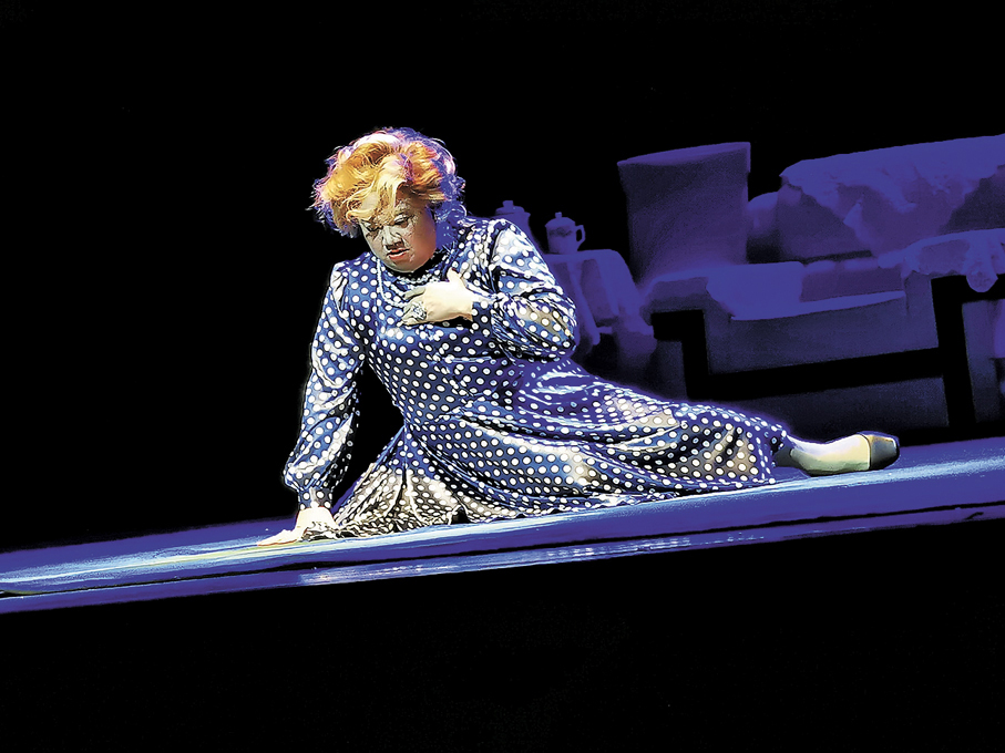 ●陳鴻進扮演賀錦麗維妙維肖。