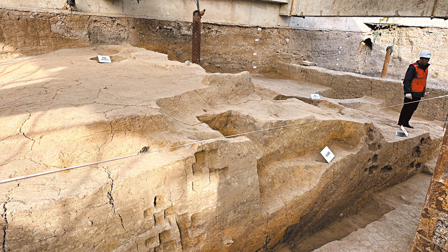 ●龍山文化城牆內採集的碳14樣品測年為距今4200年左右。