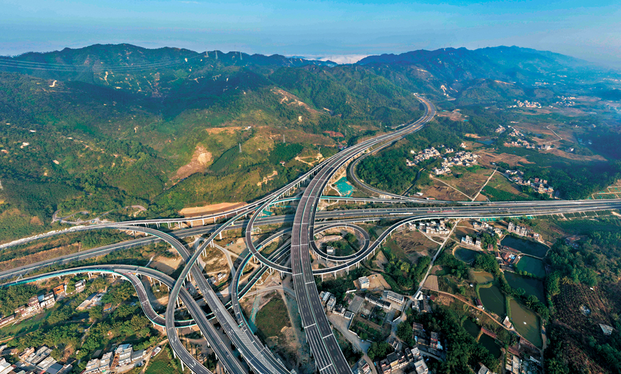 ●12月28日，廣東陽春至信宜（粵桂界）高速公路正式通車。 新華社
