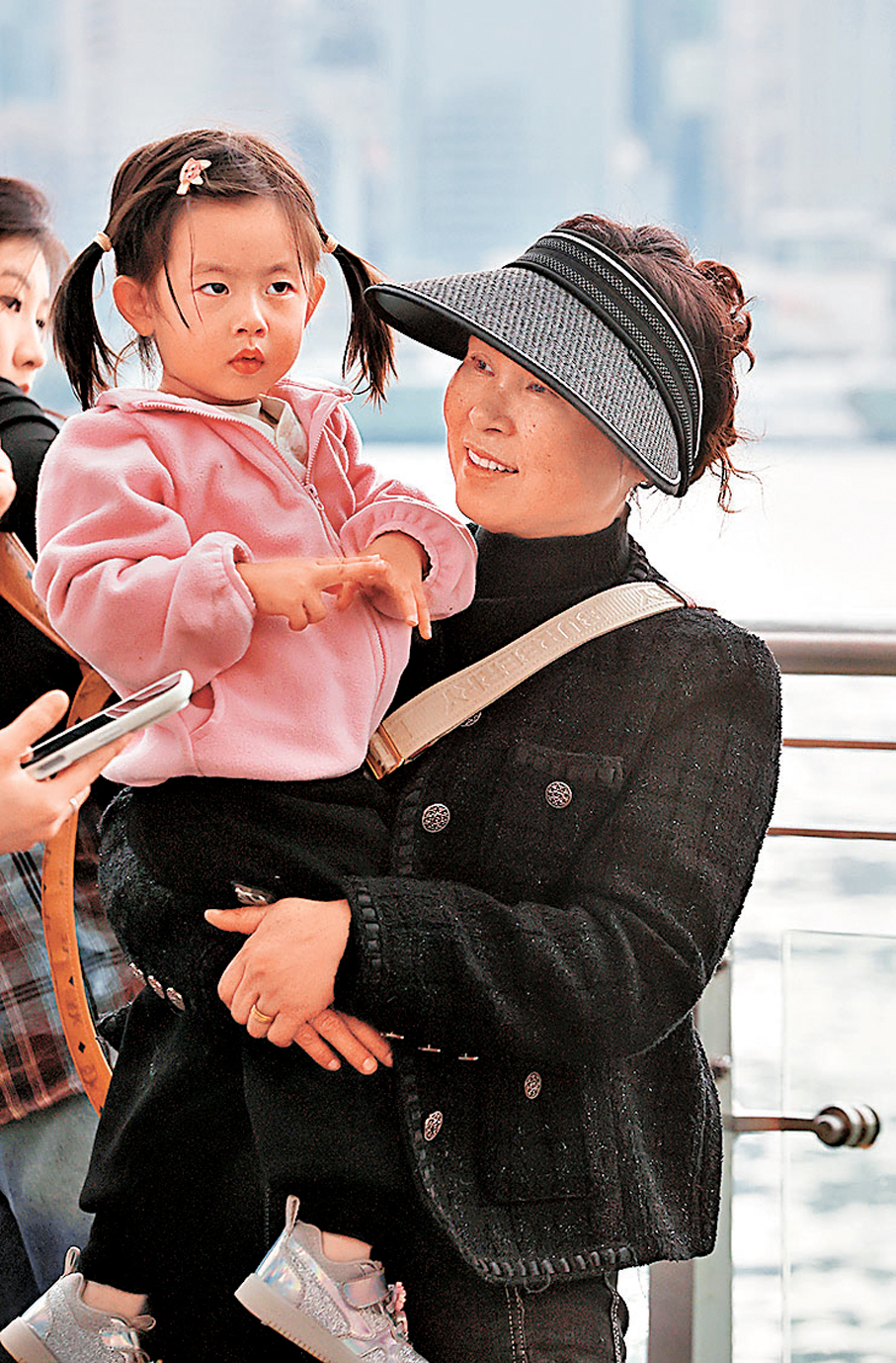 ●深圳旅客晏女士。香港文匯報記者郭木又  攝