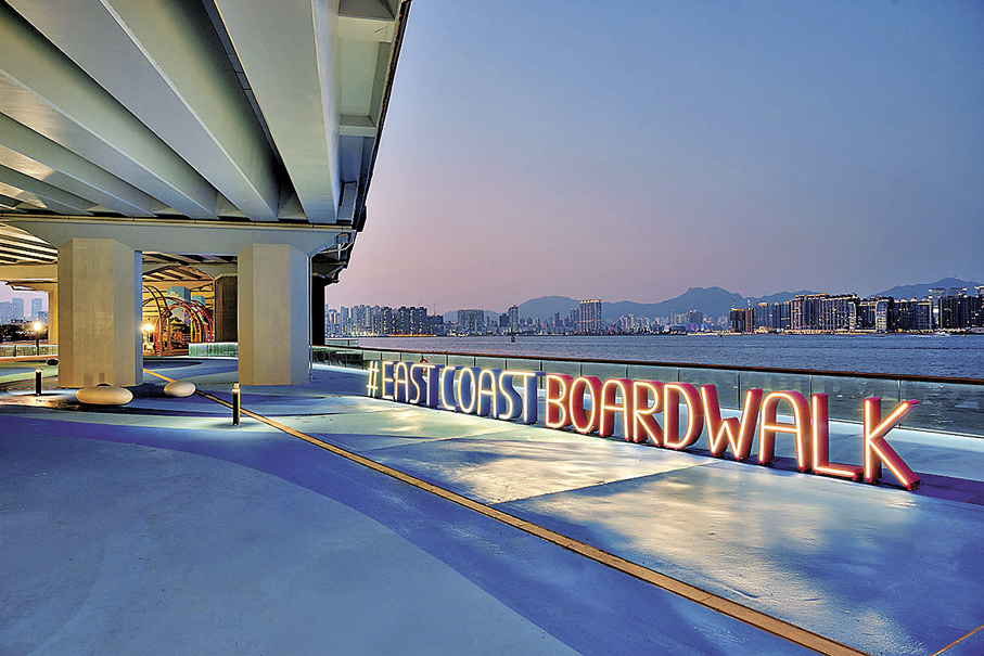 ●圖為板道最東端近鰂魚涌入口的小型廣場，相連的海裕街行人路已經擴闊，提高暢達度。