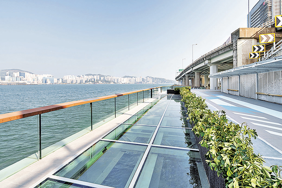 ●圖為東段的體驗式玻璃觀景台，可讓遊人感受腳下的維港。