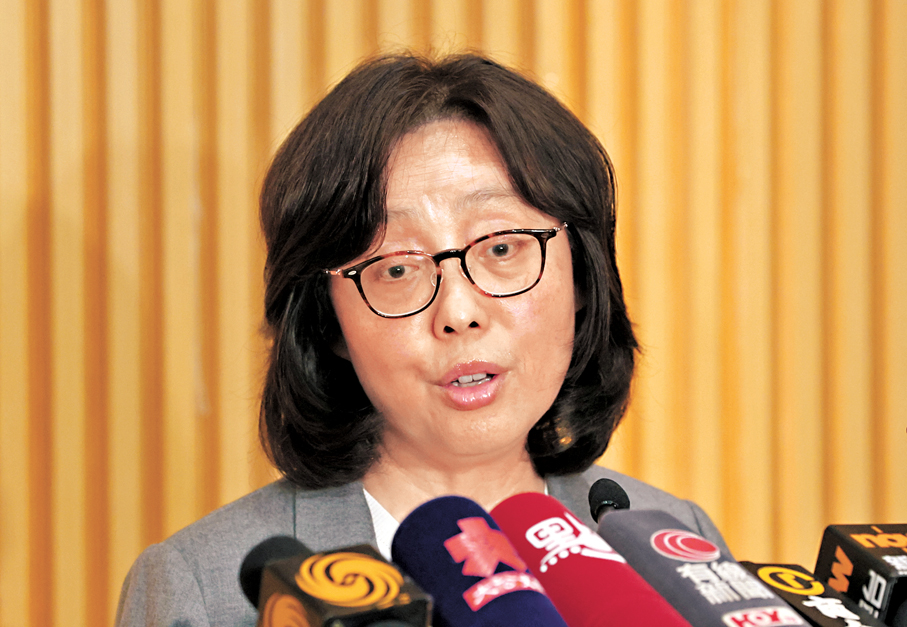 ●發展局局長甯漢豪就二○二六年一月至三月賣地計劃及洪水橋片區招標安排會見傳媒。 香港文匯報記者萬霜靈  攝