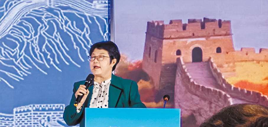 ●高秋燕在「長城之約」主題分享會上講述關於尋訪曾助力長城保護的香港愛國人士的計劃。 受訪者供圖