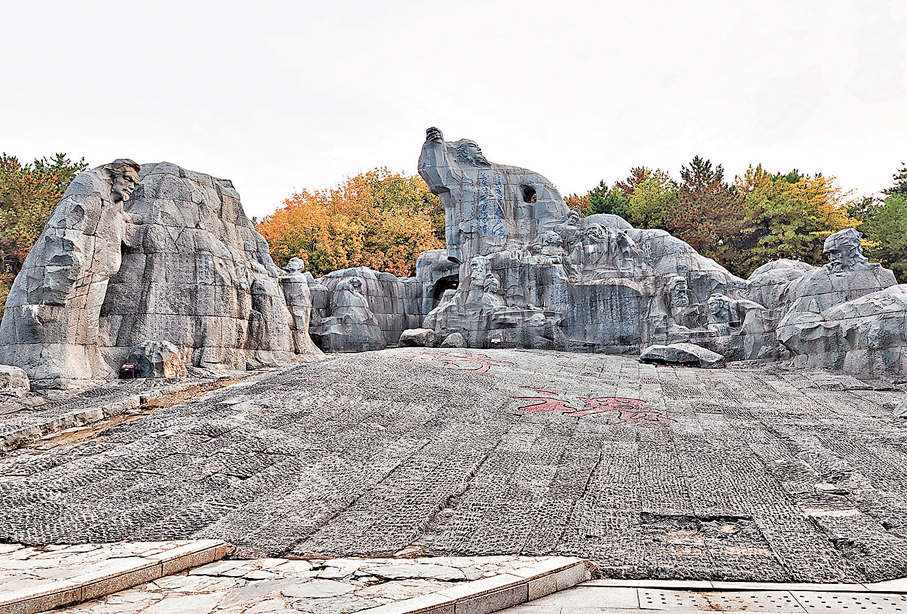 ●大唐芙蓉園內唐詩峽讓唐詩「看得見、摸得着」。 李陽波  攝