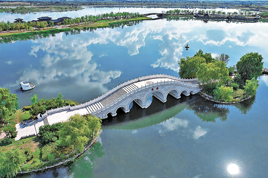 ●昆明池如今已成為西安市最美的景觀之一。