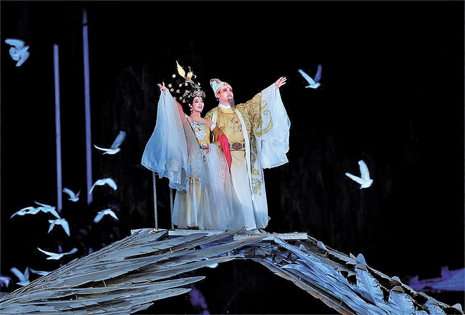 ●華清宮內的《長恨歌》實景演藝，讓遊客身臨其境感受盛唐的壯美與深情。