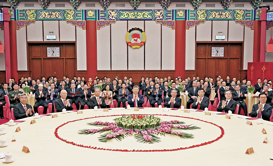 ●2025年12月31日，全國政協在北京舉行新年茶話會。黨和國家領導人習近平、李強、趙樂際、王滬寧、蔡奇、丁薛祥、李希、韓正出席茶話會並觀看演出。 新華社