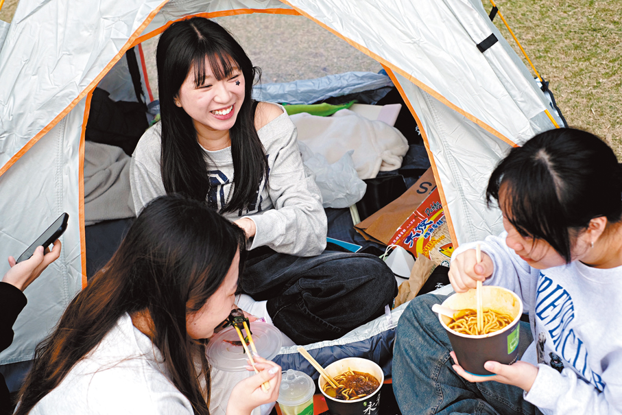 Nichole：我現在是大學四年級的學生，希望新一年能夠順利畢業，亦希望家人身體健康，一切平安。