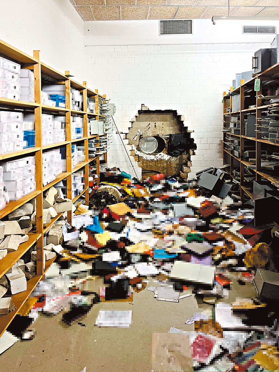 ●涉事銀行的保險庫牆壁留下一個大洞。 路透社