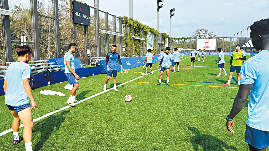 ●李毅凱（左三）已參與東區操練。  東區圖片