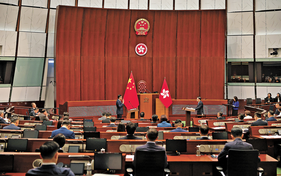●李家超昨日為候任立法會議員監誓。香港文匯報記者曾興偉  攝