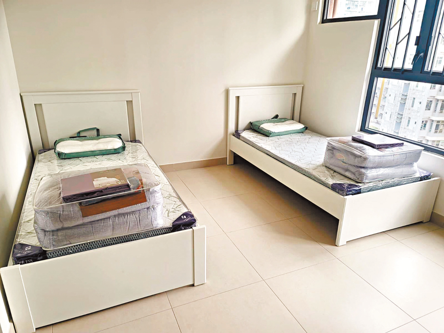 ●房協四出籌集生活物資支援宏福苑居民。房協Fb圖片