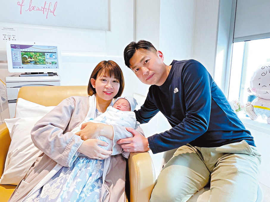 ●何氏夫婦首胎便成為元旦嬰兒。中大醫院供圖