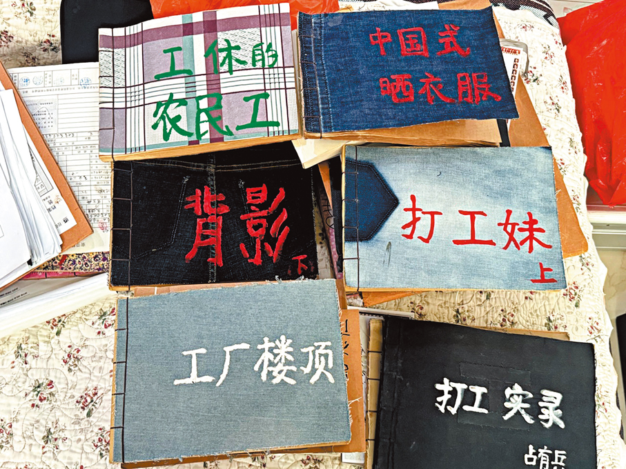 ●占有兵製作的打工手工書，目前已完成二百餘本。