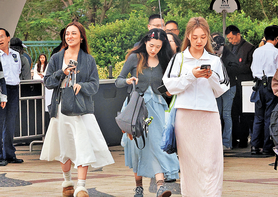 ●今日天氣跌至12度，新界再低兩三度。 香港文匯報記者萬霜靈  攝