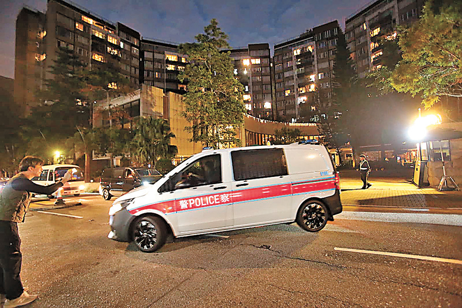 ●涉事法國籍男子在案發單位內藏有毒品被捕。 香港文匯報記者鄺福強  攝