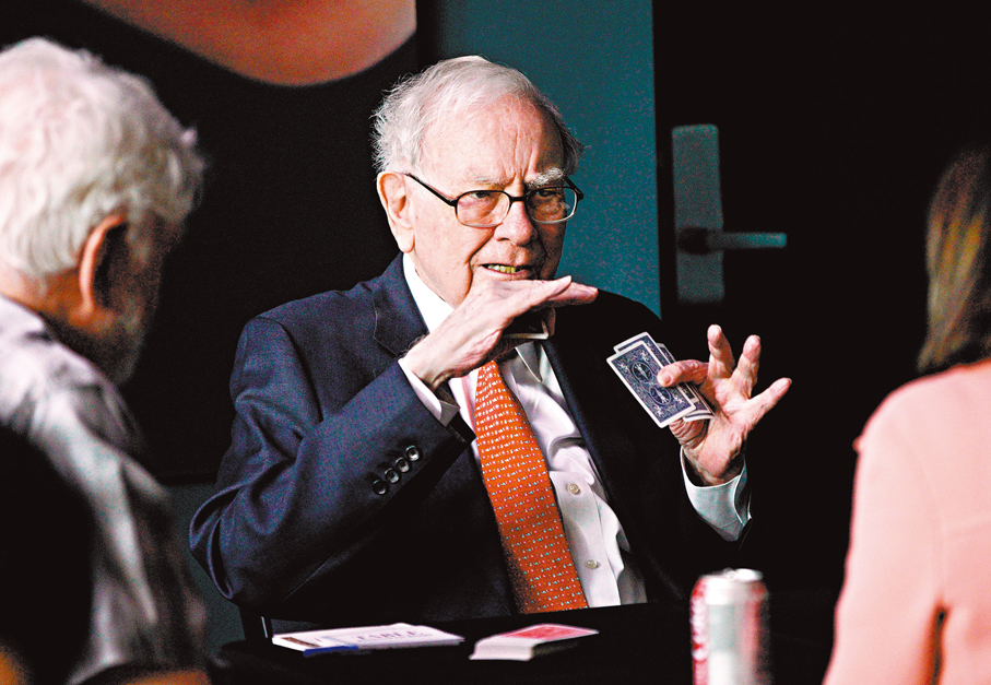 ●現年95歲的巴菲特將繼續擔任巴郡董事長。 資料圖片