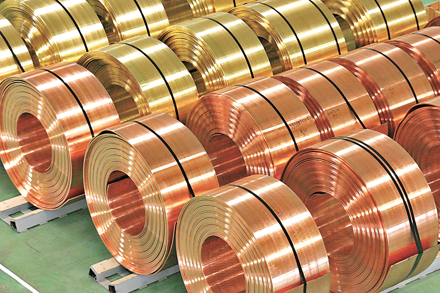 ● 2025年受美聯儲降息和工業需求增長等因素影響，倫敦銅最高漲幅達45.6%。圖為廣東一銅材加工車間。 資料圖片