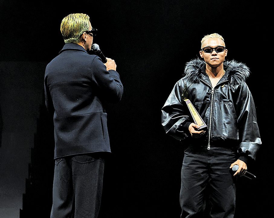 ●湯令山的《用背脊唱情歌》大熱奪「至尊歌曲大獎」。  香港文匯報記者黃艾力 攝