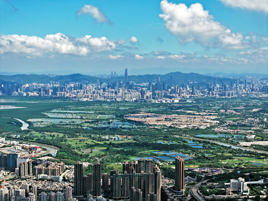 ●香港特區政府15名政策局局長昨日在社交平台發帖表示，各政策局將與社會各界攜手並肩，在國家發展大局中開拓更廣闊的空間，並建設更美好的香港。圖為新田和河套區一帶。 資料圖片