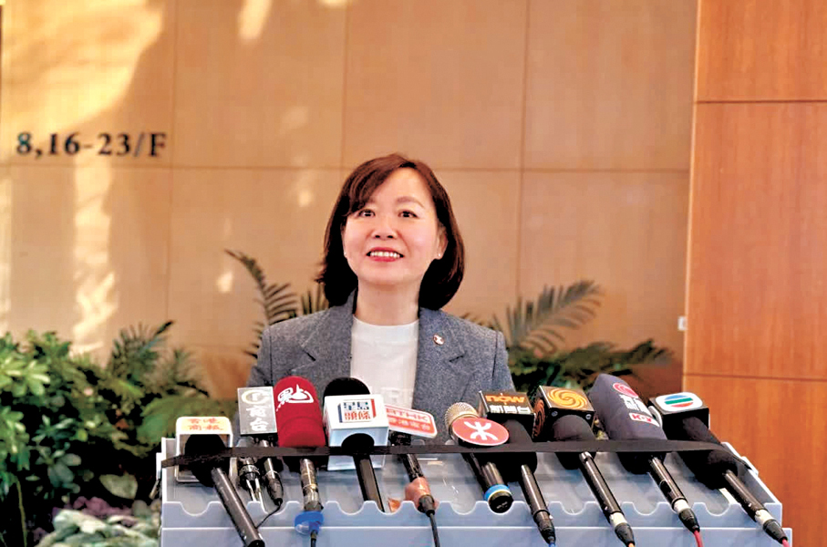 ●港鐵新任行政總裁楊美珍昨天在港鐵總部會見傳媒時表示，計劃未來為香港帶來20個新車站。