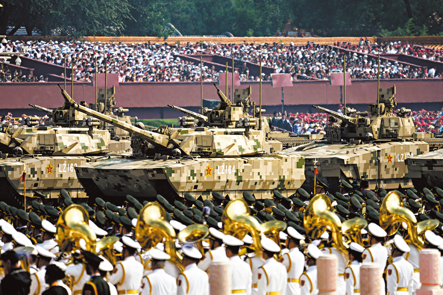 ●2025九三閱兵，地面突擊方隊接受檢閱。
