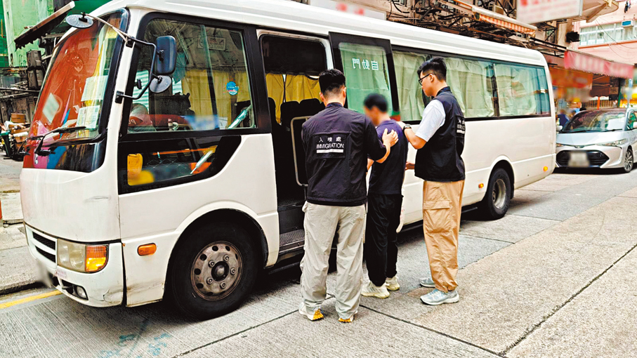 ●入境處在行動中拘捕10名懷疑非法勞工。