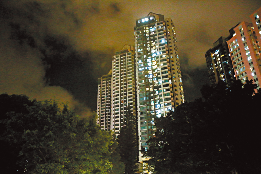 ●2024年6月中，黃大仙區內多棟樓宇停電逾4小時。 資料圖片