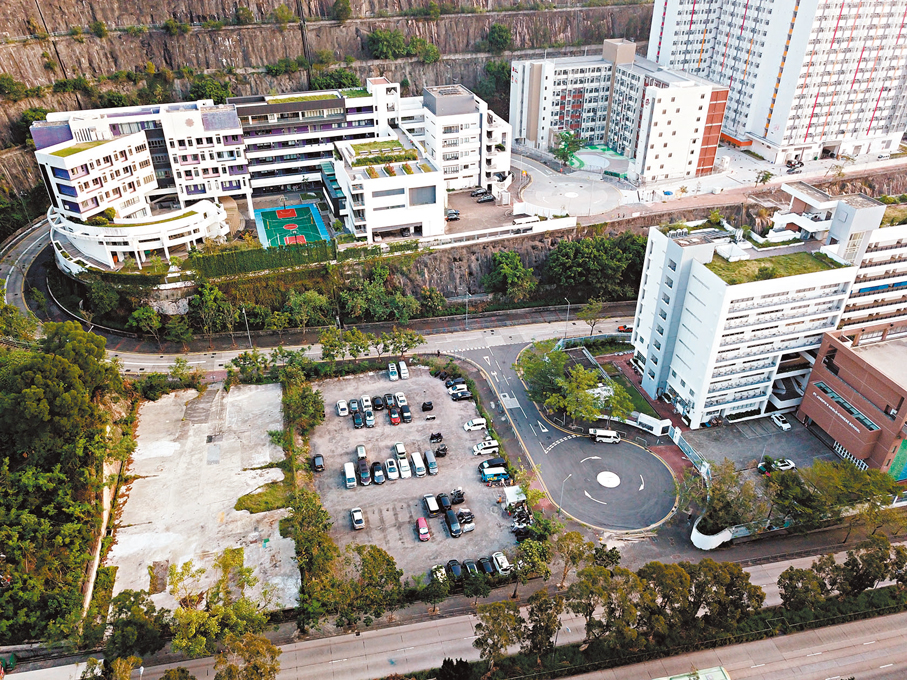 ●佐敦谷彩興路住宅地昨截標，地政總署公布收到8份標書。圖為彩興路項目地盤。香港文匯報記者北山彥 攝