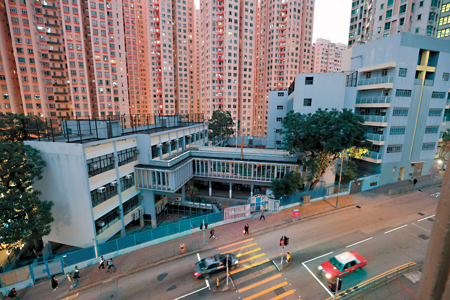 ●政府昨公布彩霞道住宅地1月9日招標。圖為彩霞道香港海關訓練及青年發展中心。 香港文匯報記者北山彥  攝