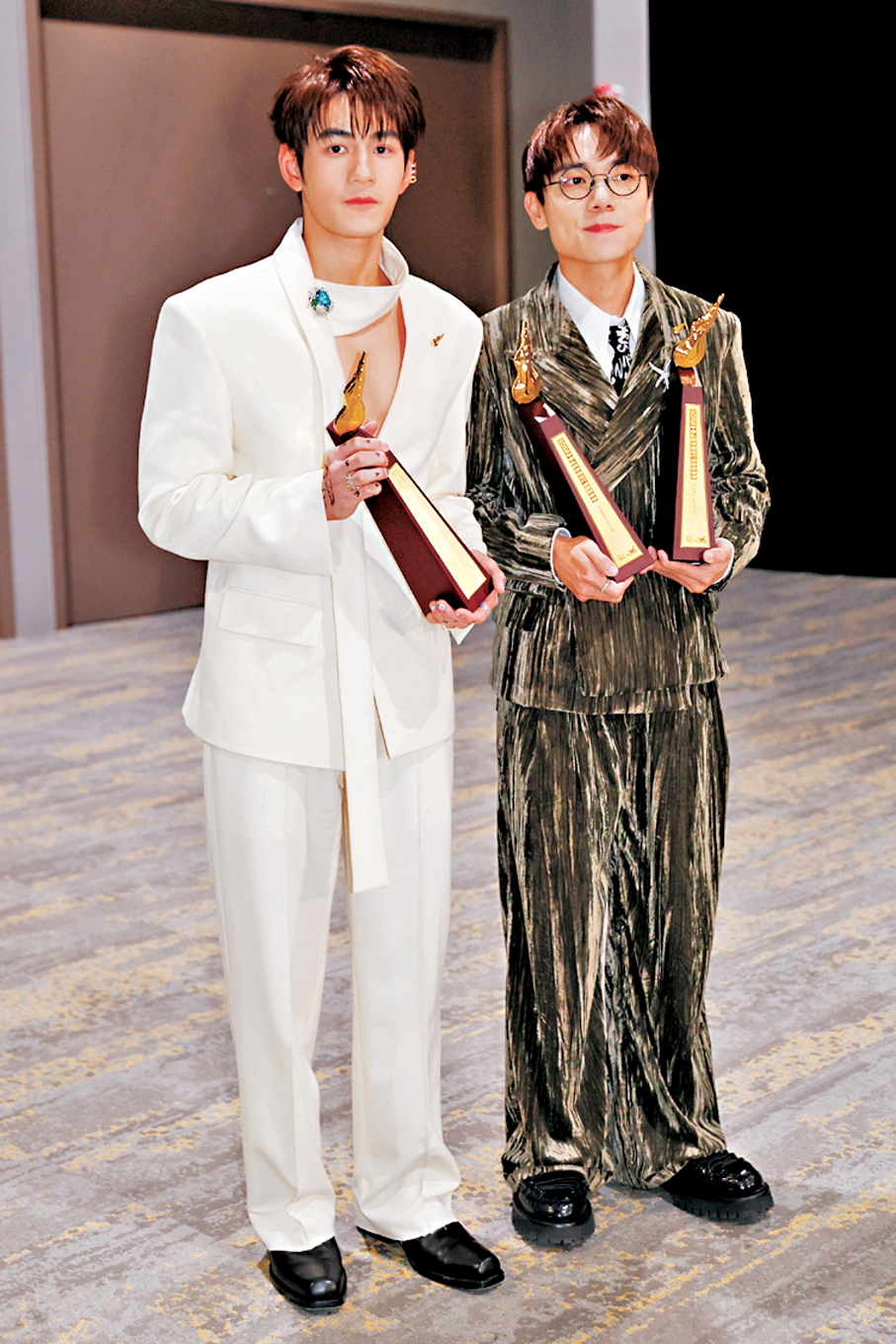 ●林家謙(右)讚魏浚笙叻仔又靚仔。  香港文匯報記者黃艾力 攝