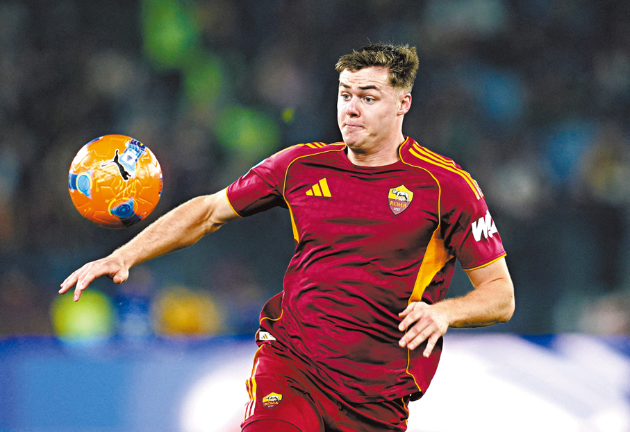 ●艾雲費格遜肩負替羅馬入球重責。 資料圖片