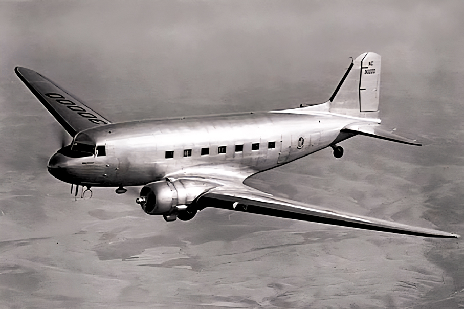 ●飛越駝峰的DC-3運輸機。 作者供圖