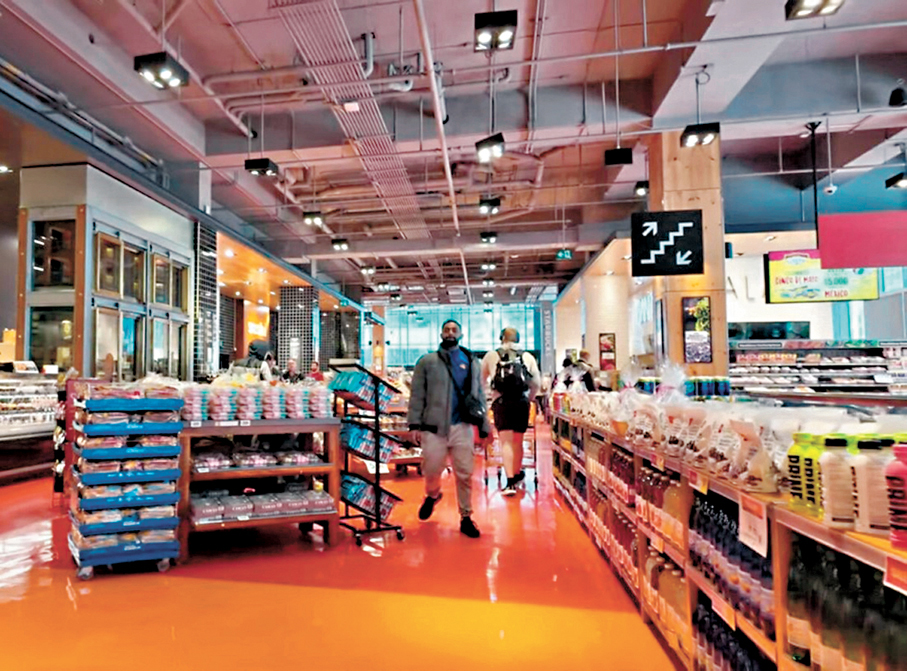 ●大型超市不斷加價，民眾希望新準則遏止升勢。     成小智 攝