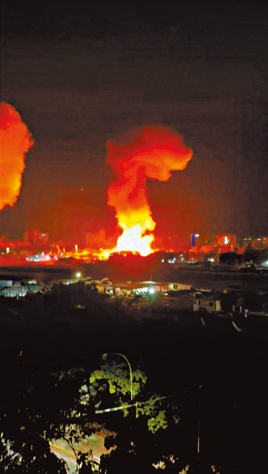 ●加拉加斯爆炸，冒出大量濃煙。路透社