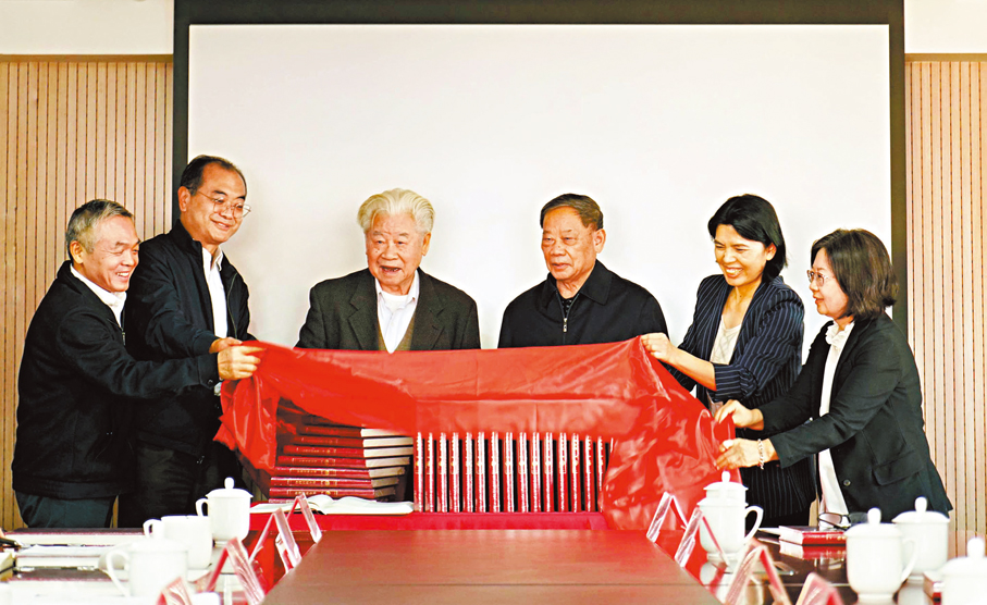 ●《台灣百科全書·歷史》首次以國家級的編纂形式，為「何謂台灣歷史」提供了一個官方定本。圖為早前《台灣百科全書·歷史》新書揭幕儀式現場。 