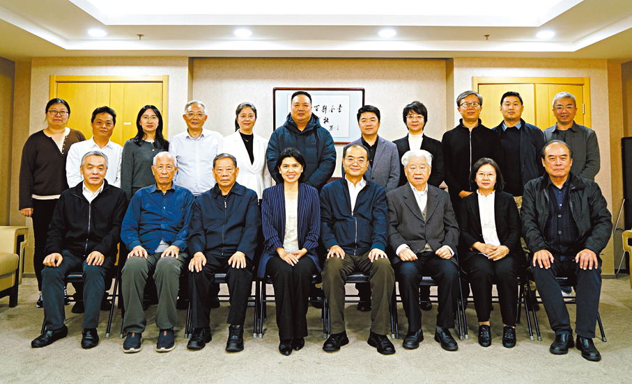 ●《台灣百科全書·歷史》出版座談會會場現場合影。