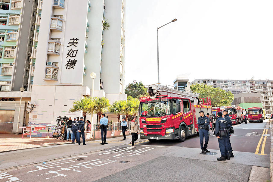 ●消防奉召到場。 香港文匯報記者劉友光  攝