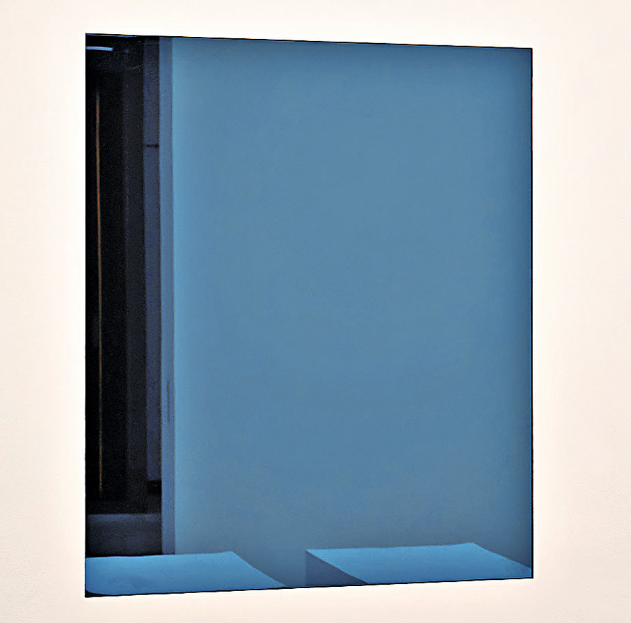 ●費利克斯·岡薩雷斯-托雷斯《「無題」（恐懼）》藍色鏡面 ，1991年