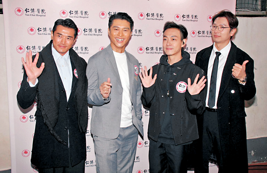 ●（左起）黃長興、黃嘉樂、梁烈唯與高鈞賢為盆菜宴點讚。香港文匯報記者達里   攝