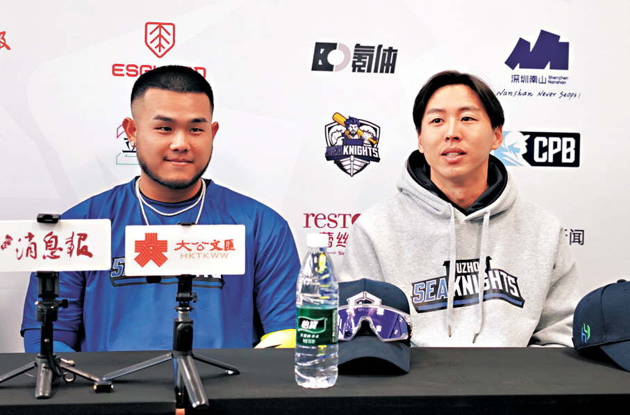 ●溫子賢（左）與梁家豪一同受訪。  香港文匯報記者李薇 攝