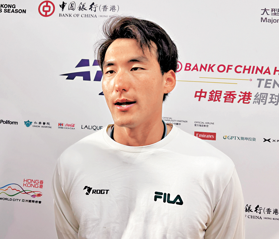 ●布雲朝克特賽後受訪。 香港文匯報記者張發兒  攝