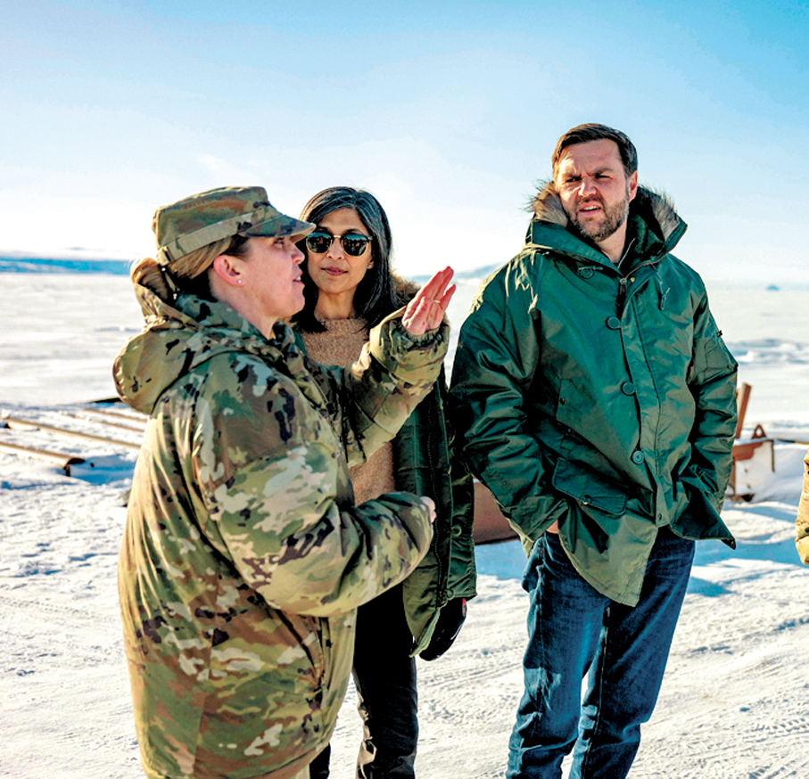 ●美國副總統萬斯（右）去年3月視察格陵蘭美軍基地。資料圖片