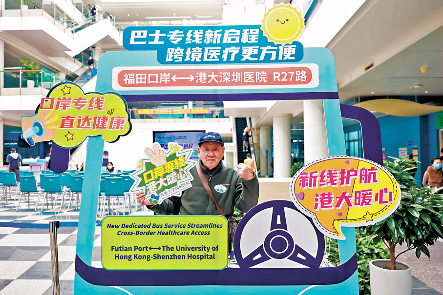 ●跨境港籍長者高先生為巴士專線點讚。