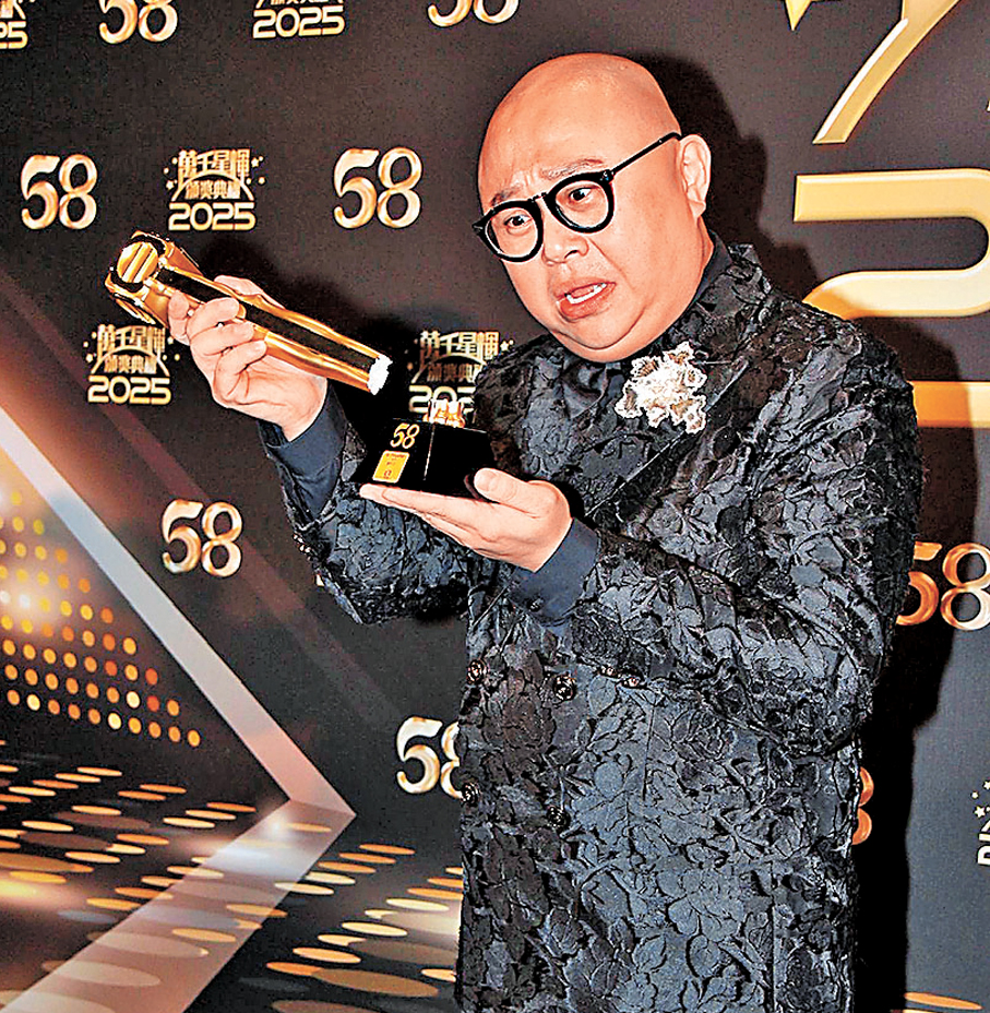 ●Bob對獎座一分為二深感無奈。香港文匯報記者達里  攝